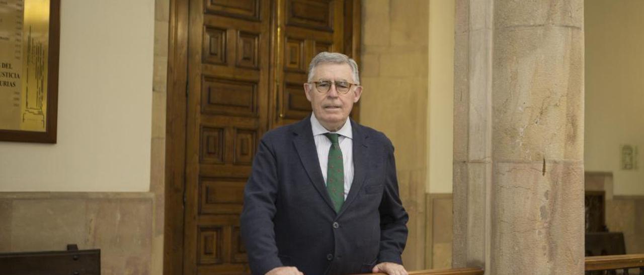 El Colegio de Abogados de Oviedo entrega su insignia de oro a Ignacio Vidau