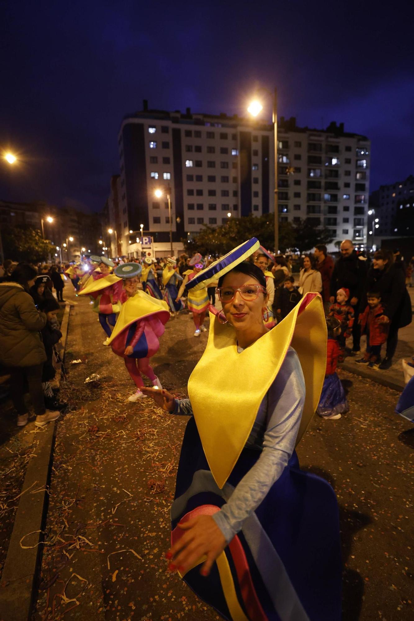 EN IMÁGENES: Así se ha vivido el multitudinario desfile de Antroxu de Avilés