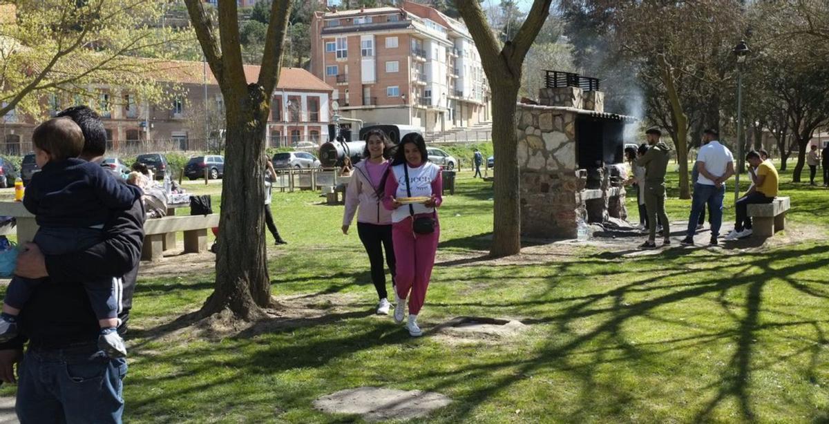 Benavente y la comarca celebran &quot;tortillero&quot; en una jornada primaveral