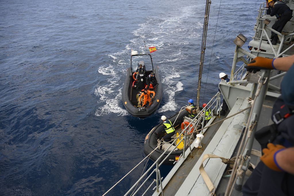 La Armada simula el accidente de un submarina para rescatar a su tripulación