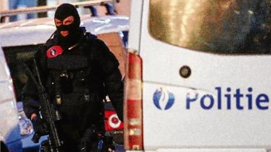 La policia va tornar a desplegar a Brussel·les un gran operatiu contra el terrorisme gihadista.