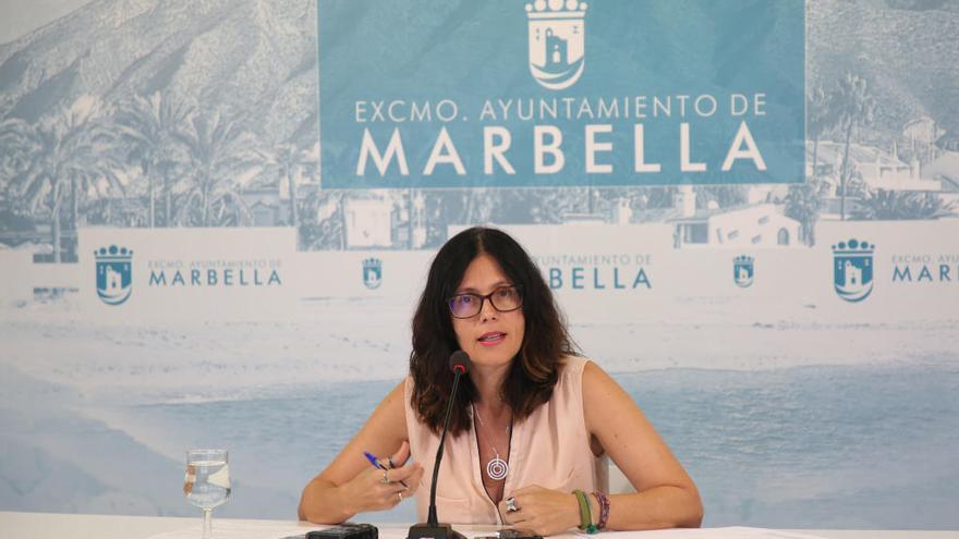 Isabel Pérez, concejala de Urbanismo, desglosa las cifras del sector en rueda de prensa.