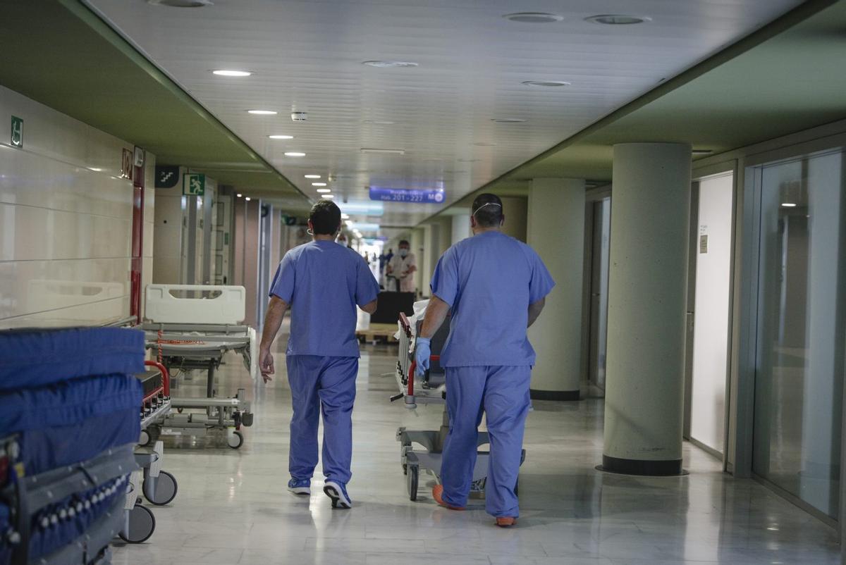 Sanitarios en Son Espases.