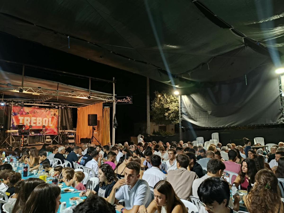Imagen de la cena de fin de fiestas del Tossal Gros.