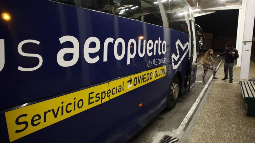 Autobuses que conectan el aeropuerto de Asturias con Oviedo, Gijón y Avilés.