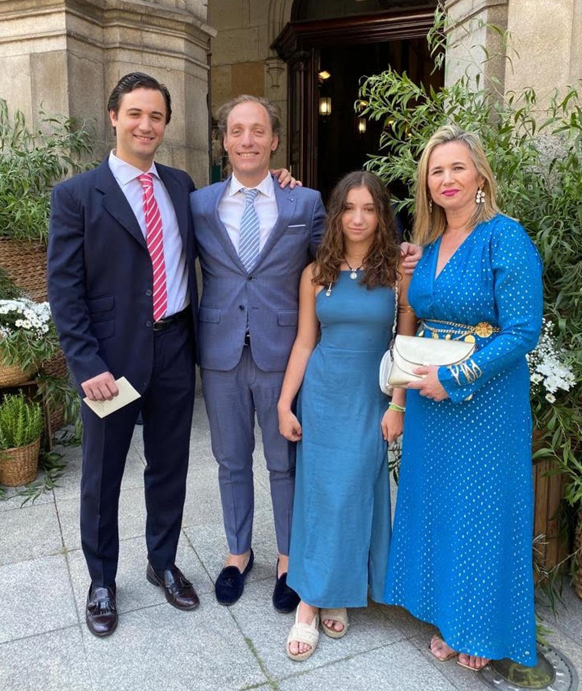 Cristina Regojo con su familia