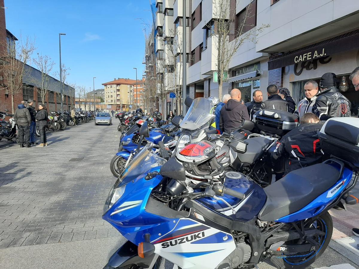 El homenaje a José Manuel Prado, "Chechu", el motero fallecido en Posada, en imágenes