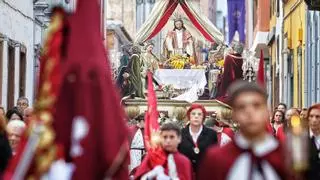 La Laguna se sumerge en sus monumentos y procesiones en la tarde del Jueves Santo