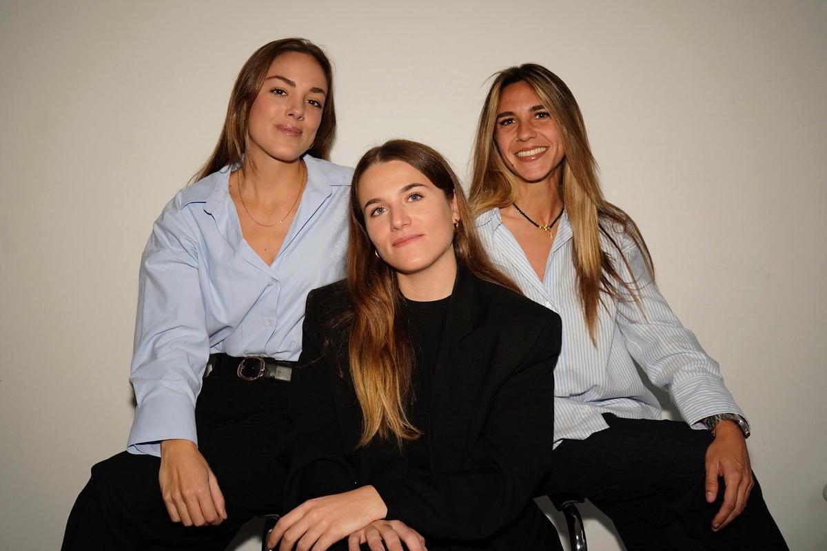 Laura Martínez, en el centro, con sus compañeras