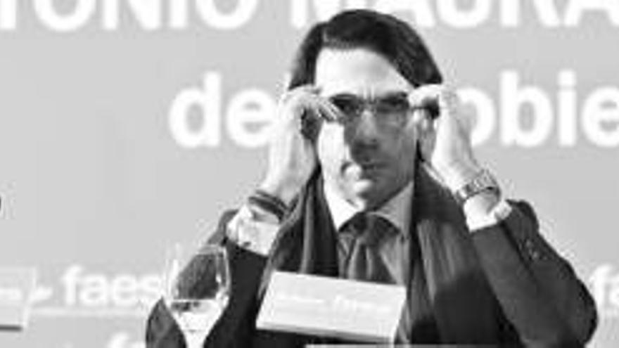 Aznar: &quot;El PSOE busca socavar la única nación verdadera&quot;