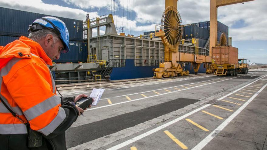 Los estibadores desconvocan la huelga en los puertos de este lunes