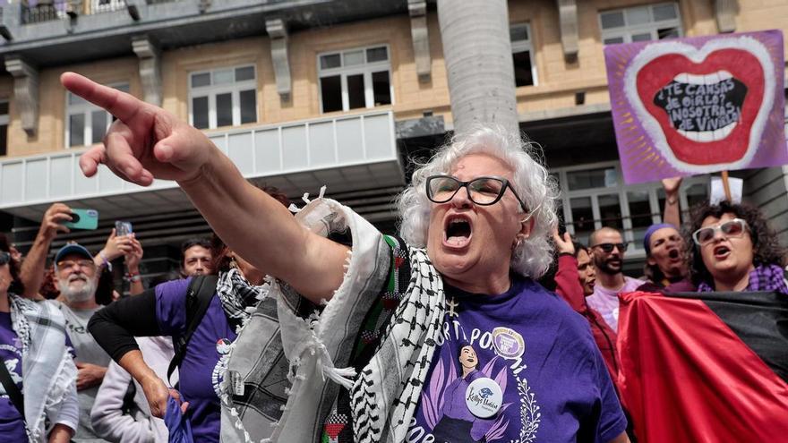 Tenerife Women's Day Protest Targets War, Far-Right