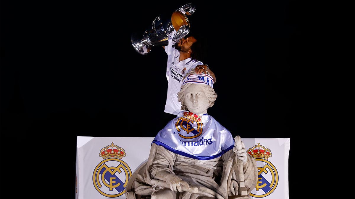 La Cibeles vuelve a abrigarse con la bufanda del real Madrid