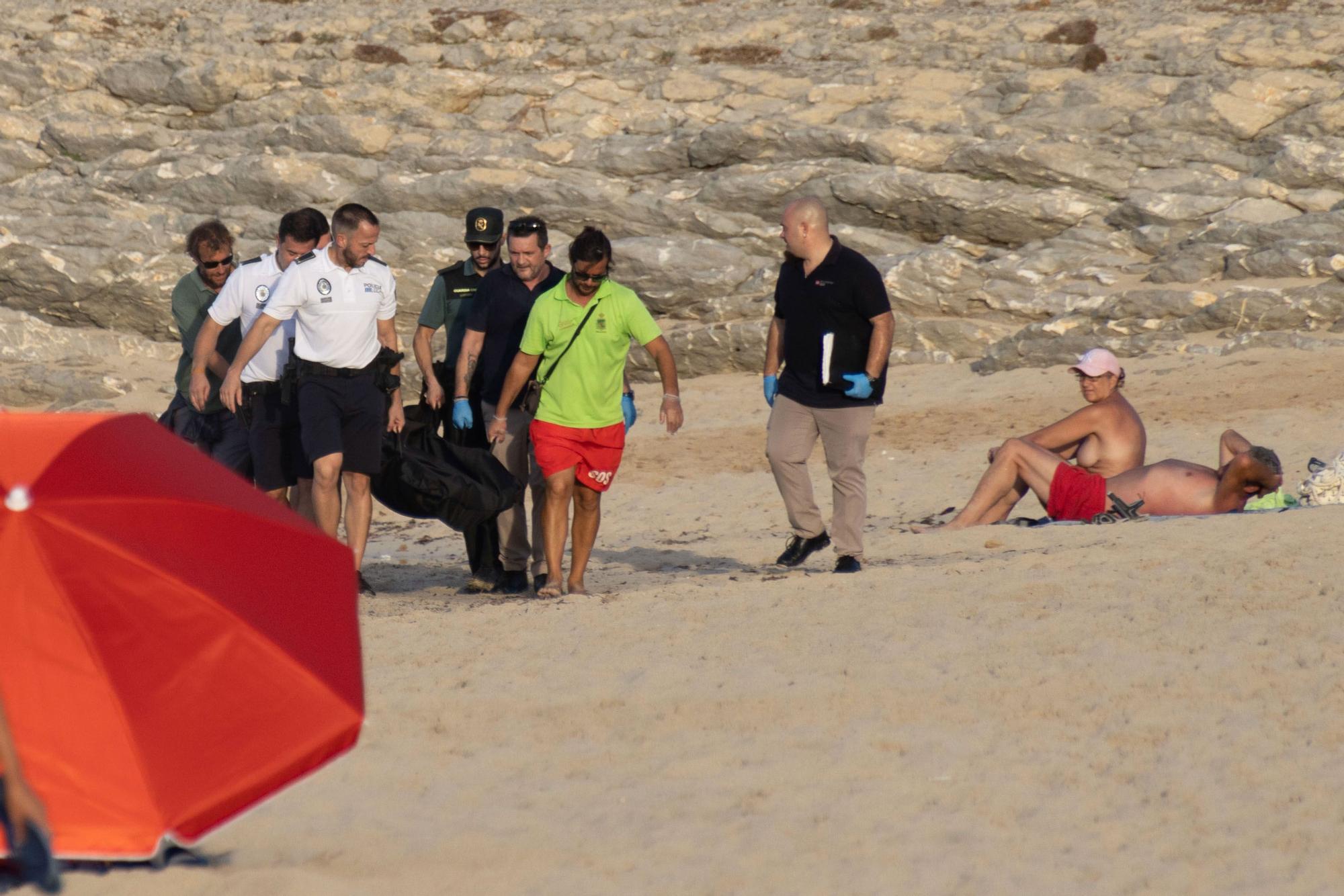 Un rayo mata a dos turistas en la playa de Cala Mesquida