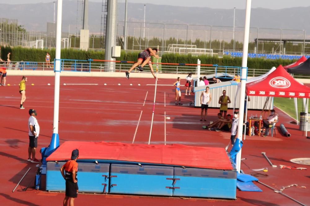 Control federativo de atletismo en Yecla