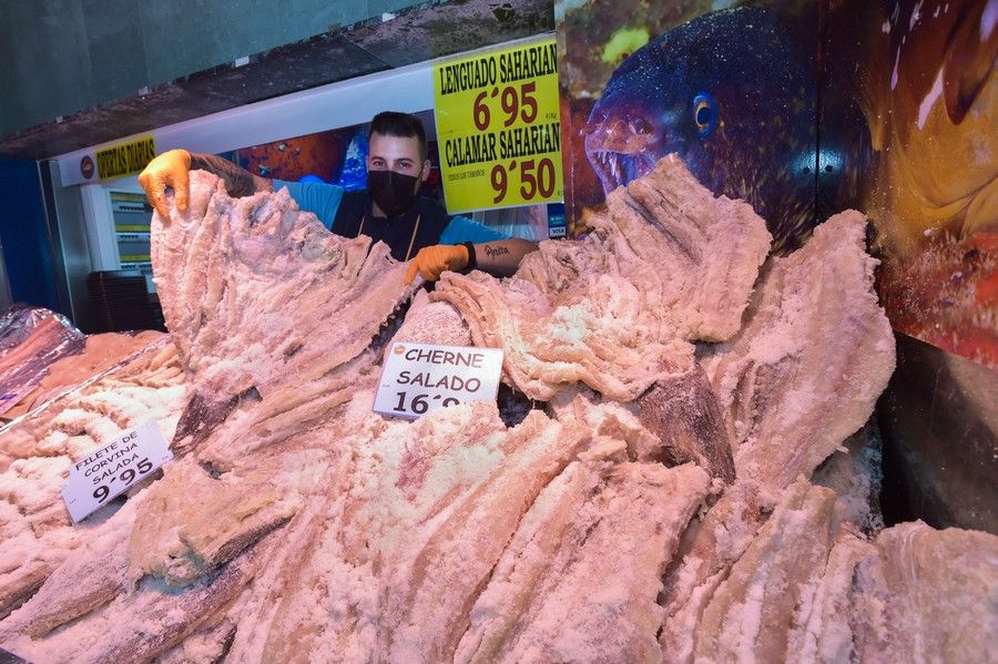 Jueves Santo en los mercados de la capital grancanaria