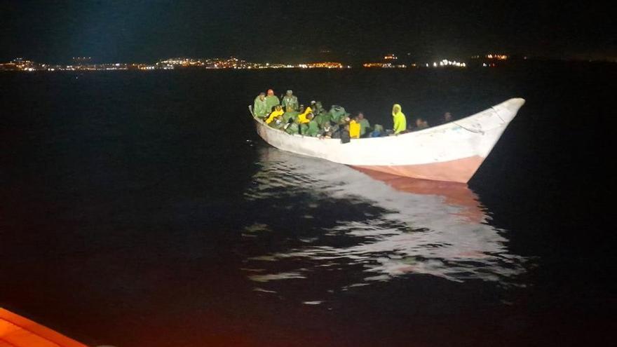 Imagen de recurso de un cayuco llegando a las costas canarias