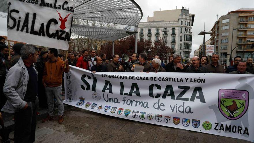 Cazadores zamoranos durante una manifestación en defensa de la caza