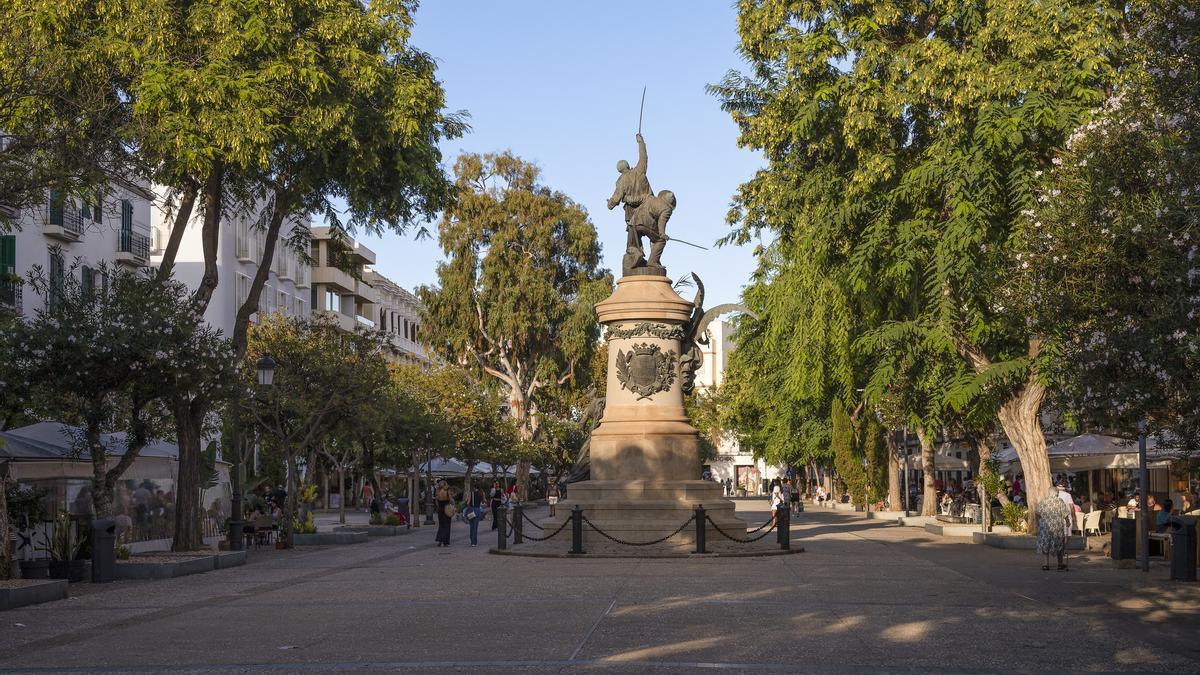 Vara de Rey promenade.