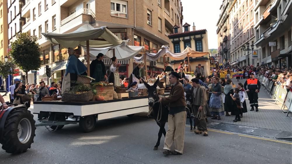 Oviedo celebra el desfile del Día de América en Asturias