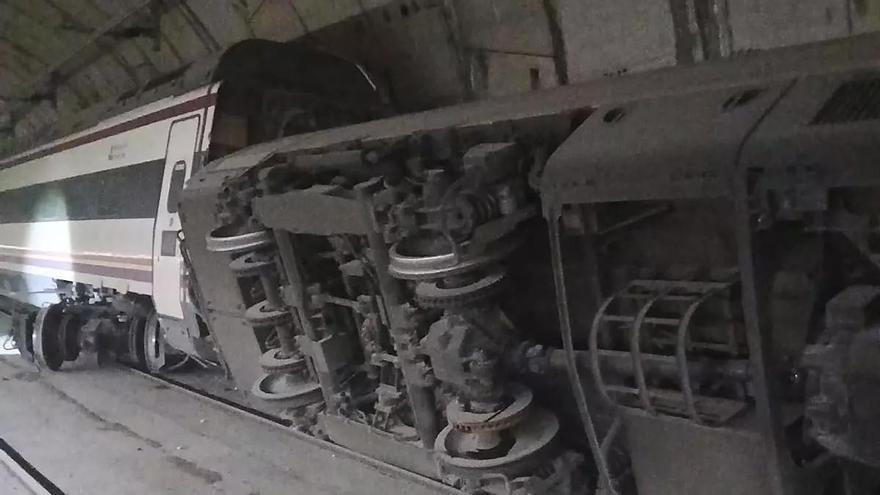 Así fue el accidente: el tren &quot;se soltó de su enganche y comenzó a derivar túnel abajo sin frenos, sin batería y con los dos técnicos a bordo&quot;