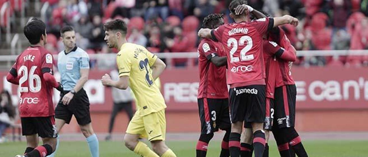 Los jugadores del Mallorca celebran uno de los goles marcados al Villarreal.
