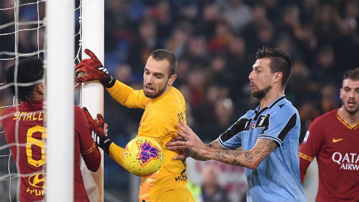 Tremendo error de Pau López en el derbi Roma - Lazio