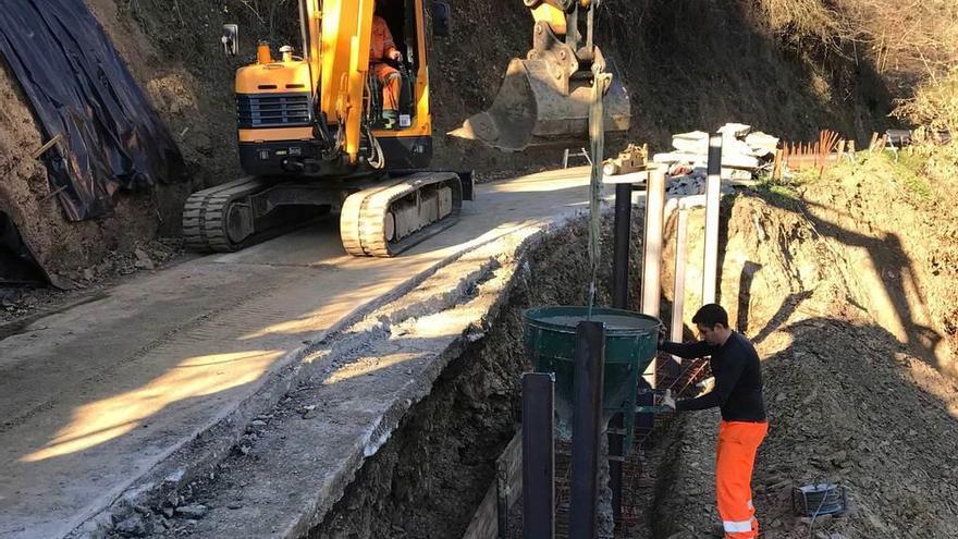 La obra del acceso a El Pueblu de Piñeres, a punto de culminar