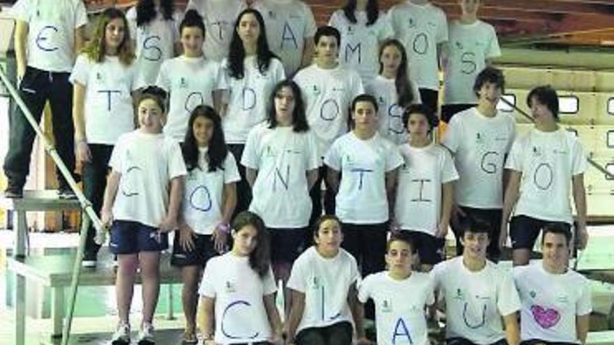 Los nadadores de Las Anclas, en el trofeo de Camargo.