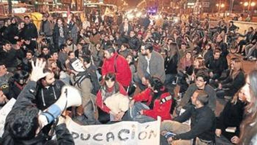 Unos 400 cordobeses protestan contra &quot;la represión&quot; en Valencia