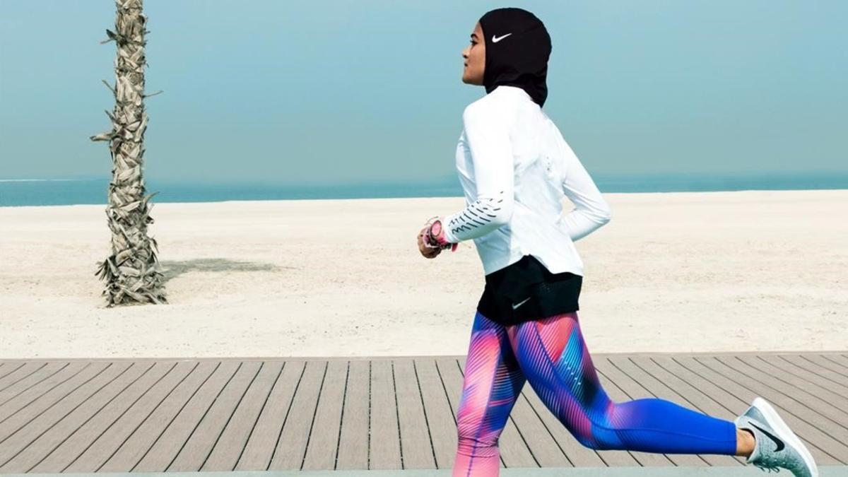 Manal Rostom luce el nuevo hijab deportivo de Nike