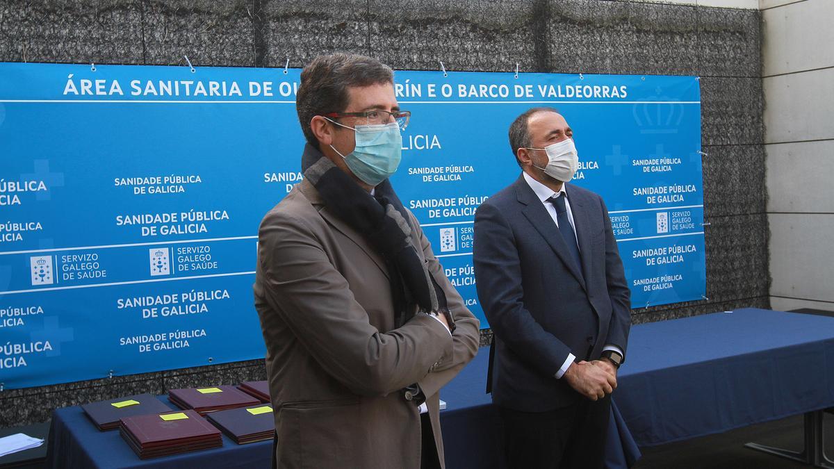 El gerente sanitario de Ourense, Félix Rubial, y el conselleiro de Sanidade, Julio García Comesaña.