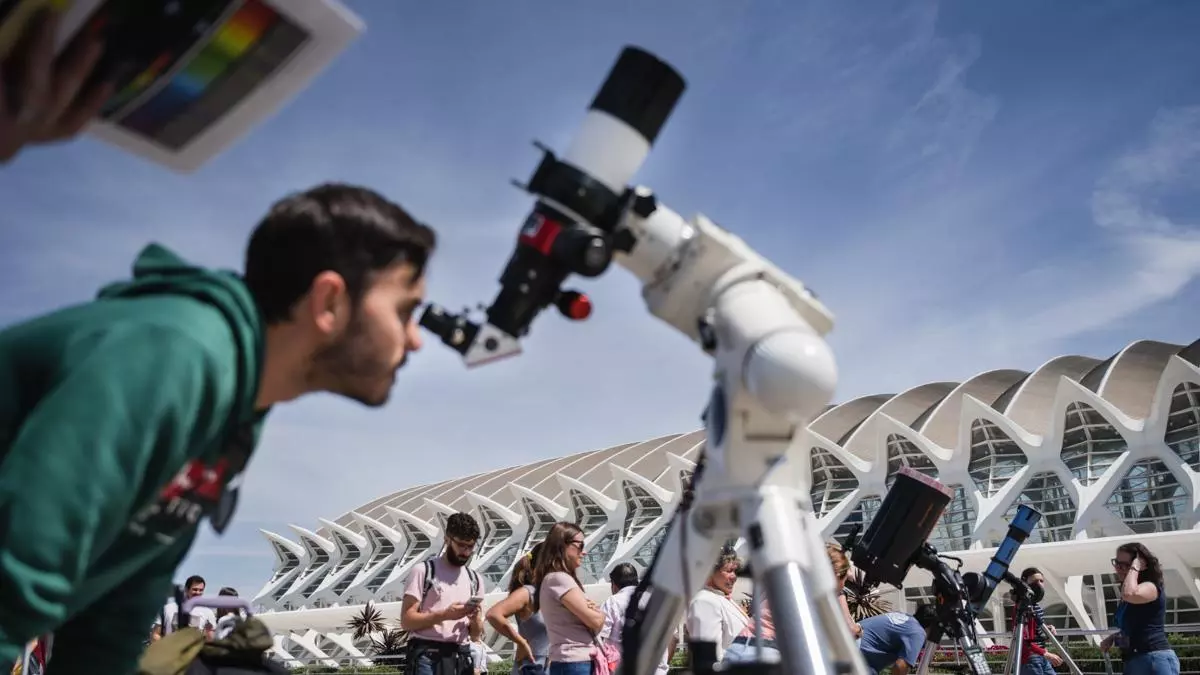 El Museu de les Ciències acosta el Sol a l’alumnat de Secundària