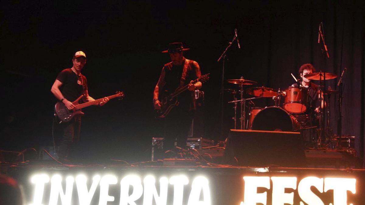 Uno de los grupos que actuó ayer en el Recinto Ferial.