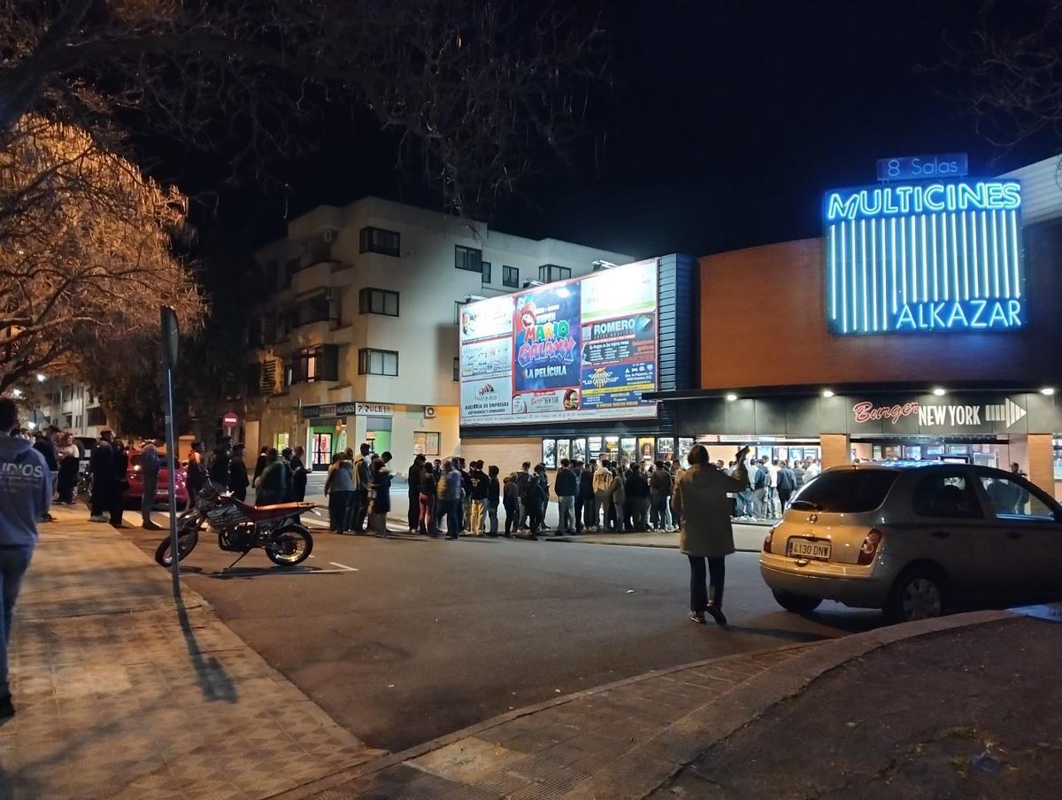 Cola para el estreno de 'Torrente Presidente', el pasado viernes.