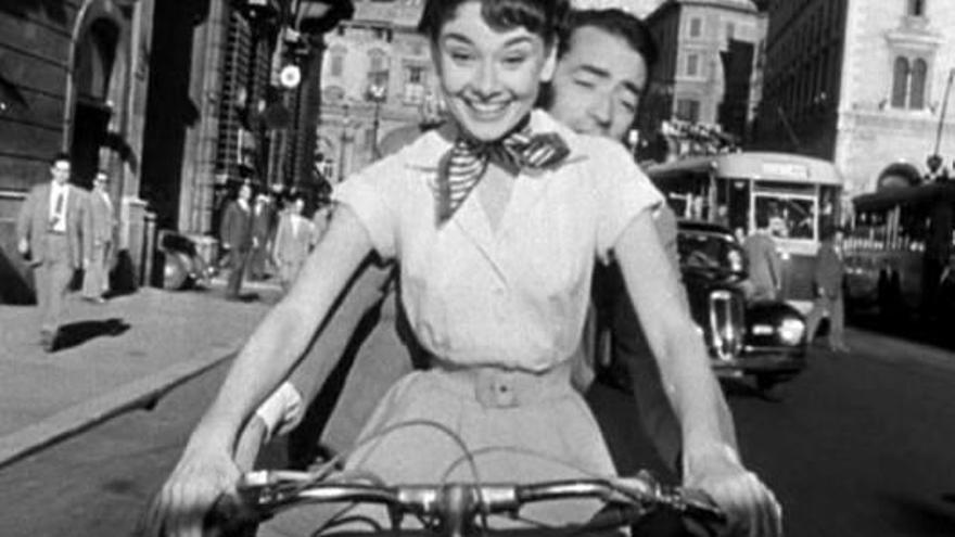 Audrey Hepburn amb Vespa al film «Vacances a Roma».