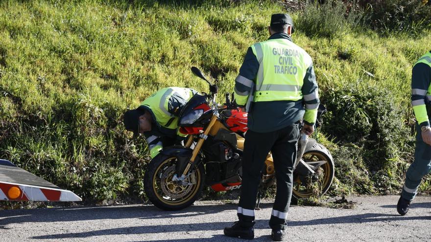 Un motorista de 50 años muere en un accidente de tráfico en la parroquia pontevedresa de Bora