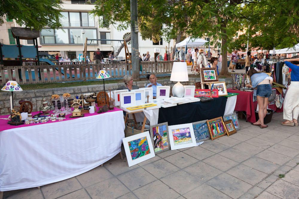 Estreno del horario nocturno del mercadilo de Sant Magí