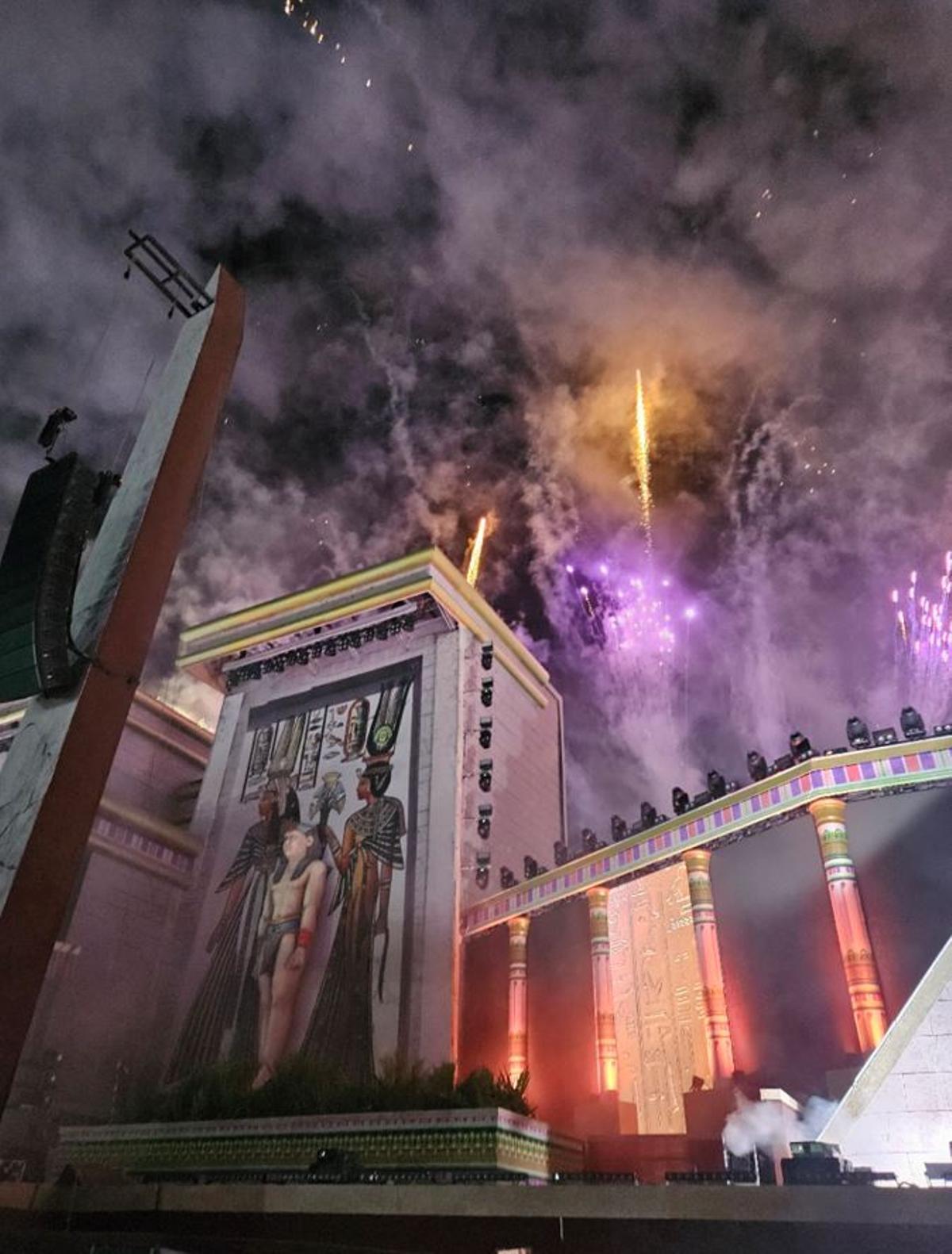 Espectáculo fuegos artificiales.