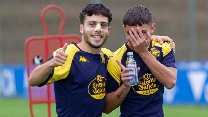 David Mella y Yeremay Hernández hace unas semanas mientras se entrenaban al margen del grupo. |  // RCD