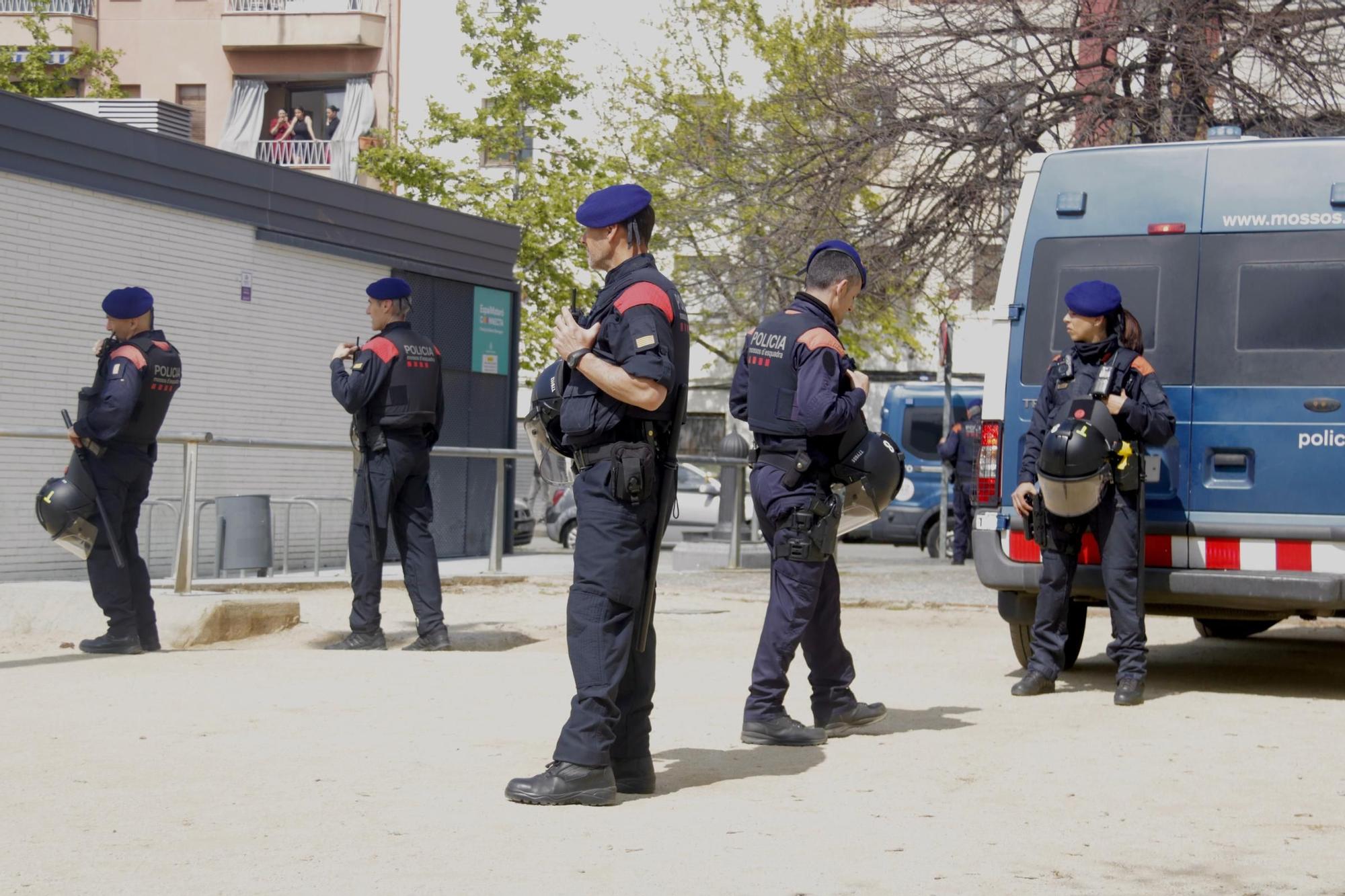 Despligue policial en el barrio de Cerdanyola de Mataró