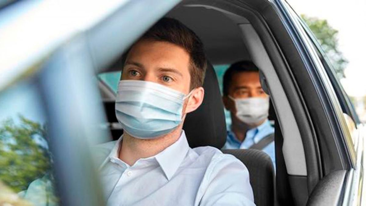 Esta es la multa que te puede caer por no llevar la mascarilla en el coche