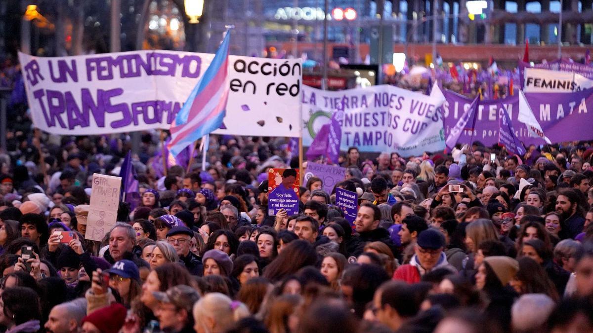 8M: "Dejen de politizar el feminismo y actúen en pro de los derechos de ...