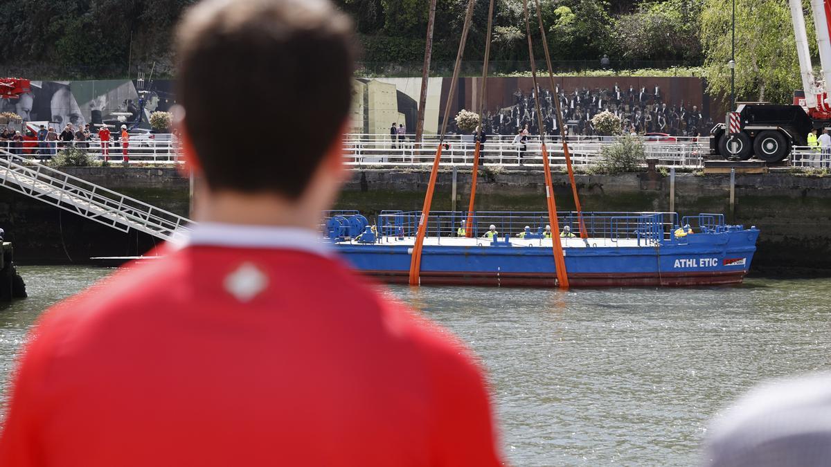 La gabarra 'Athletic' vuelve al agua con 64 años