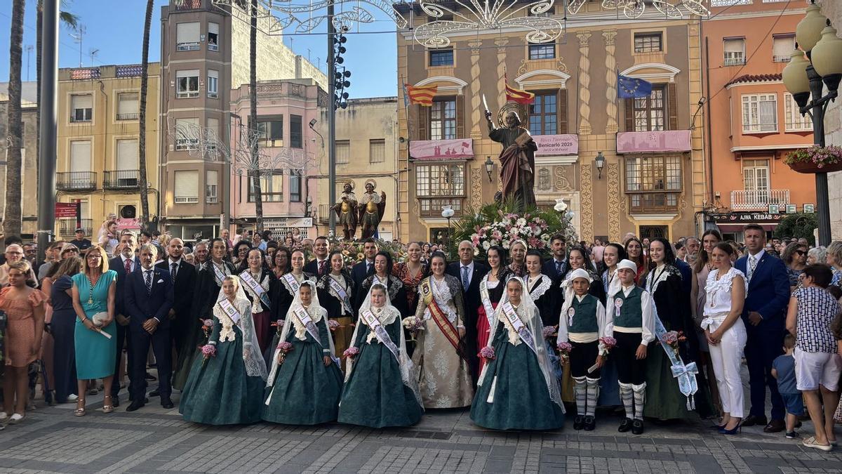 Vecinos, representantes festivas y autoridades de Benicarló se han volcado en el día grande del patrón.