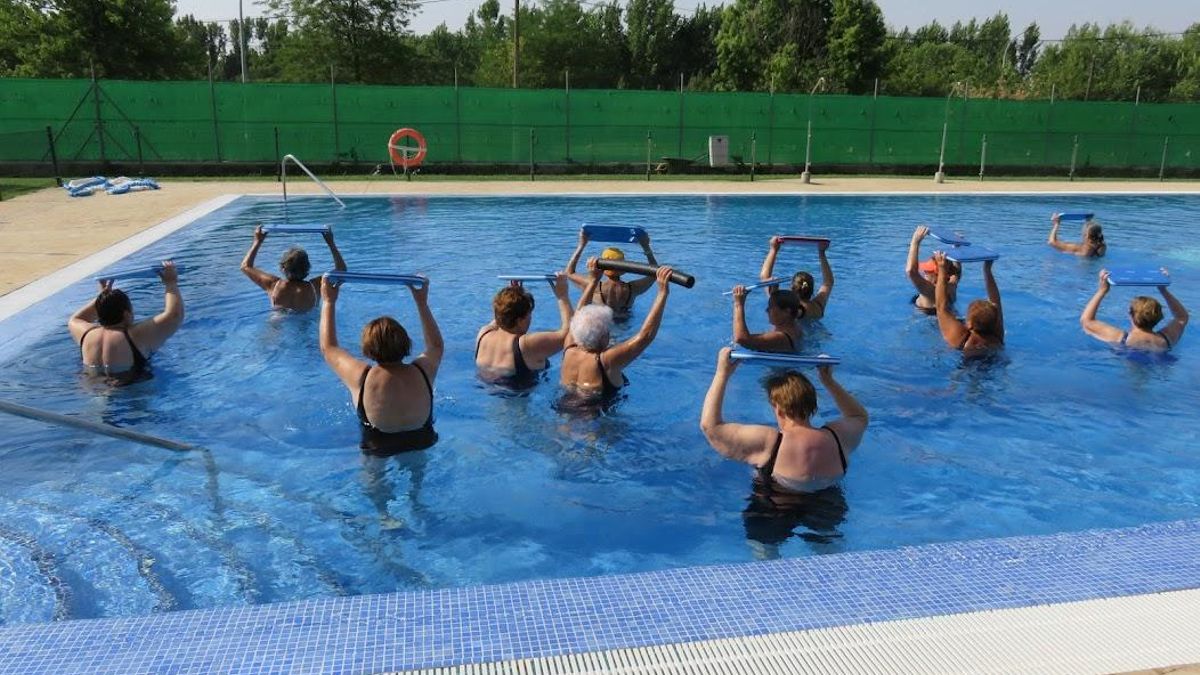 Un grupo de mujeres durante una clase de acuaerobic, el año pasado en Coria.