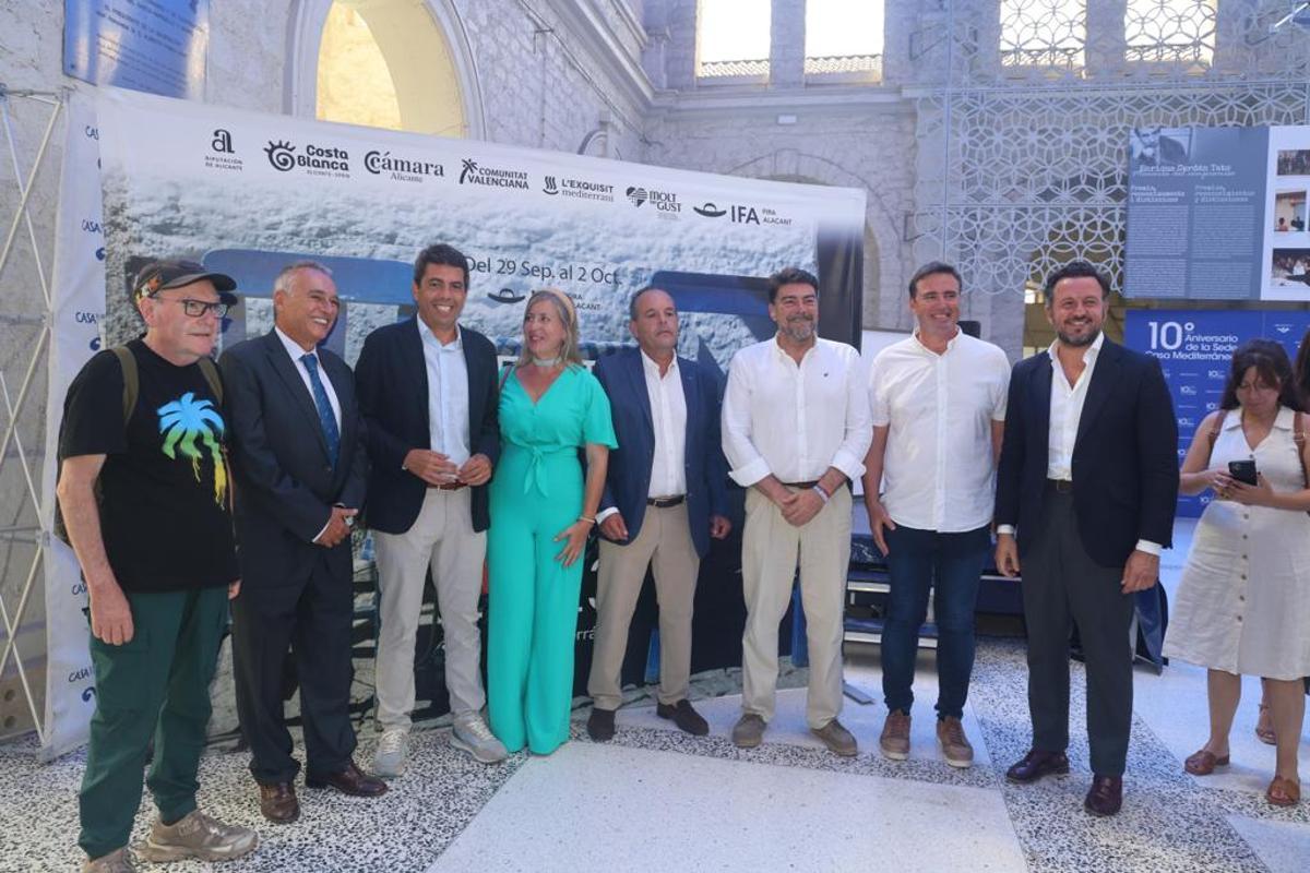 Autoridades presentes en la presentación de Alicante Gastronómica