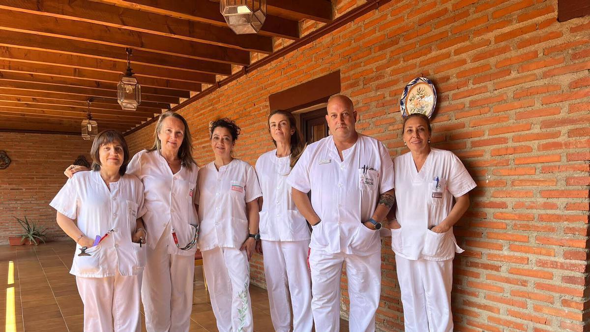 Auxiliares de Enfermería en la residencia Virgen del Canto, Toro. De izquierda a derecha, Nati de la Fuente, María Diez, Maite Mateos, María del Mar, Carlos Macías y Sandra Ramírez