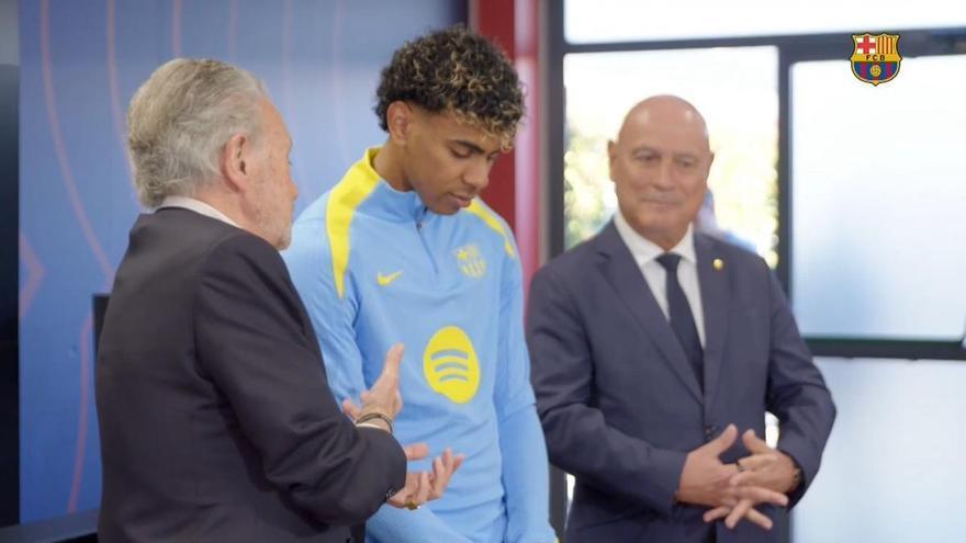 لامين يامال يفوز بجائزة ألدو روفيرا كأفضل لاعب في برشلونة لموسم 2024-2025