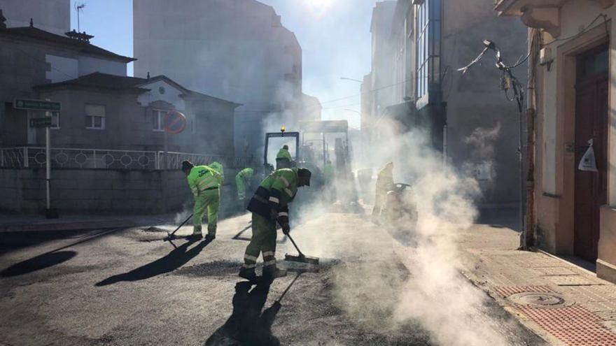 Asfaltados en el casco estradense, que continúan hoy | ANA CELA